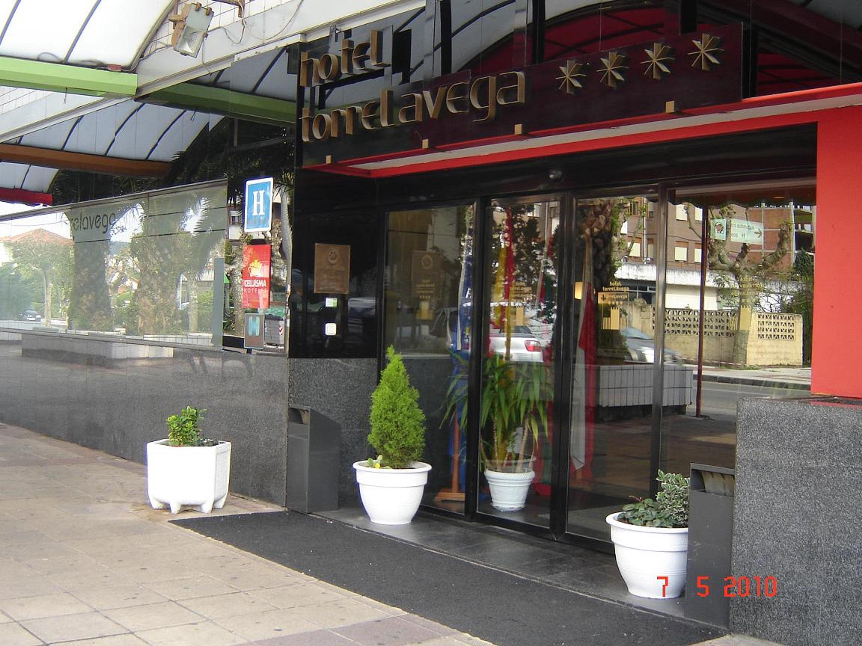 Celuisma Torrelavega Hotel Bagian luar foto