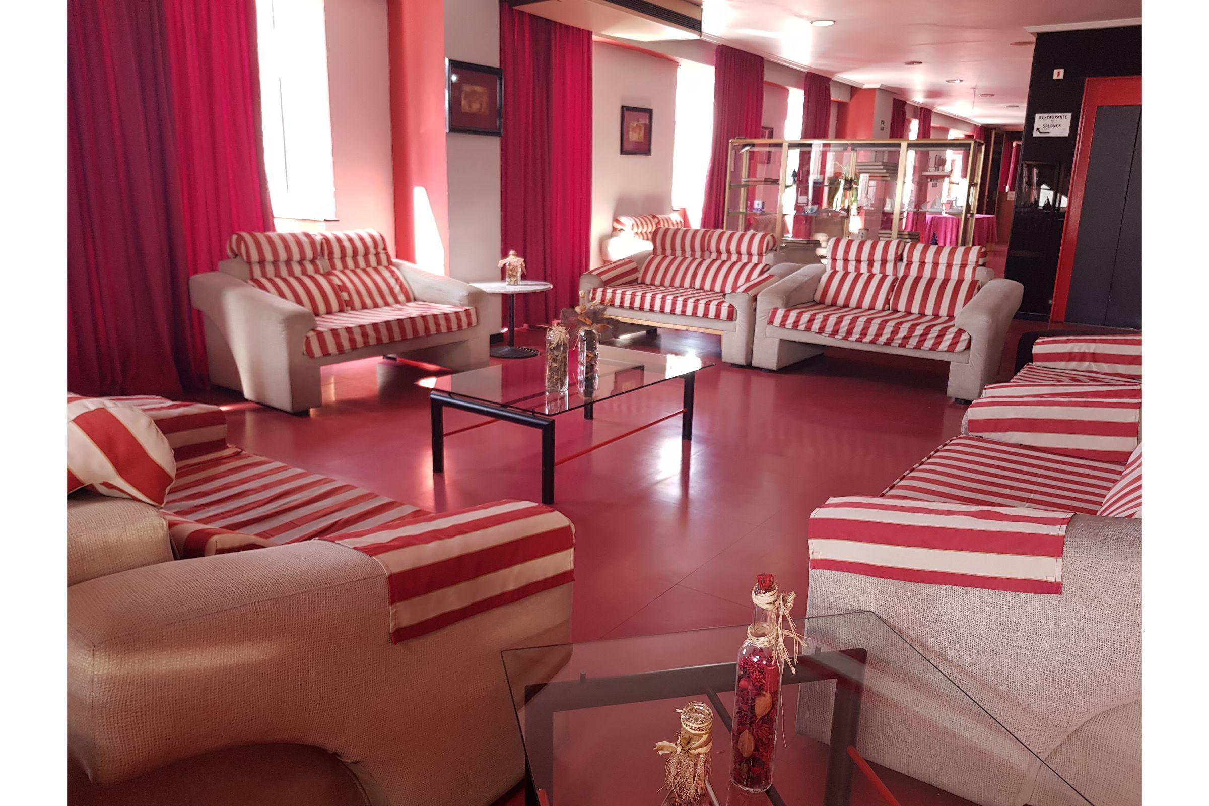 Celuisma Torrelavega Hotel Bagian luar foto