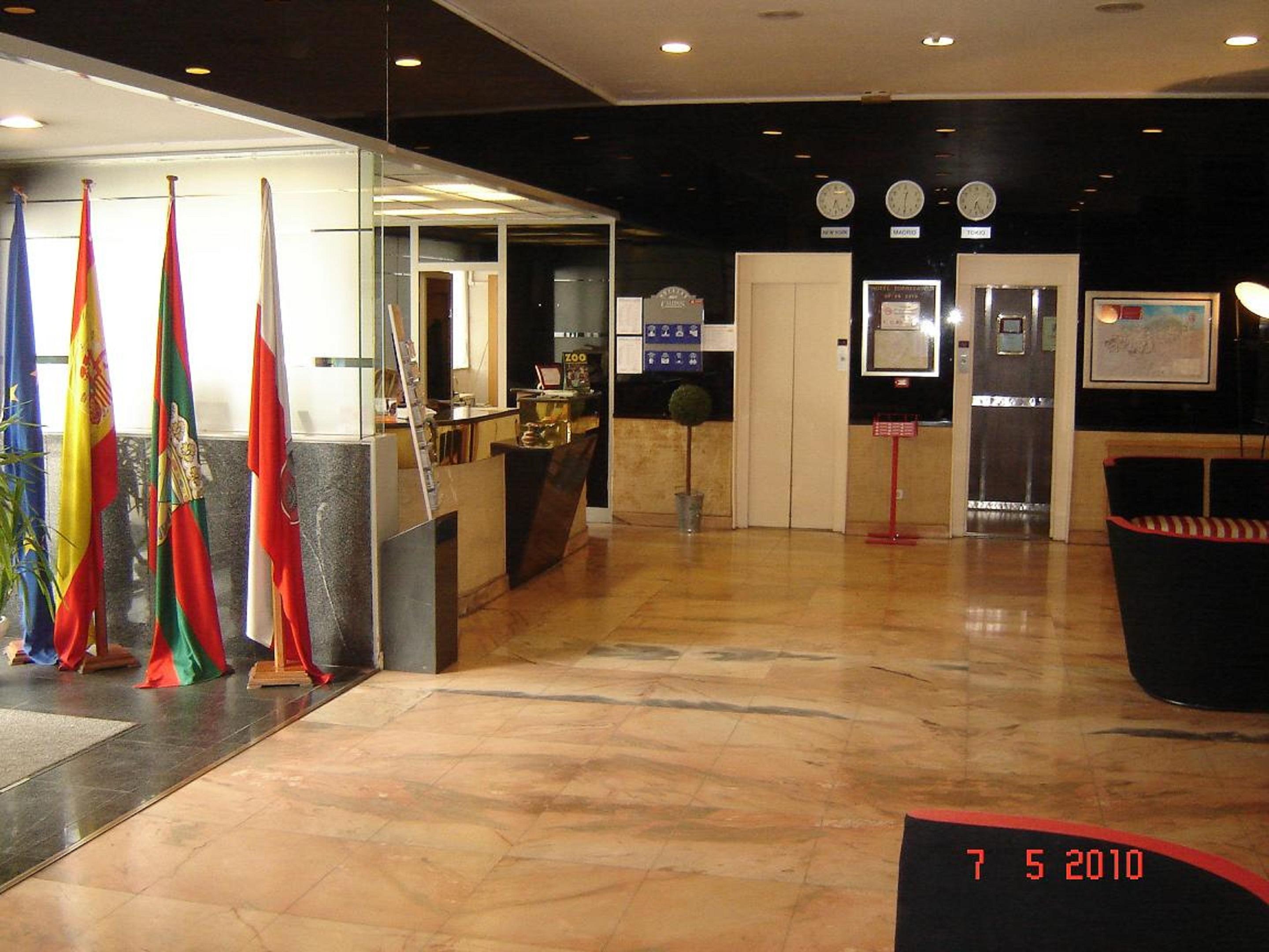 Celuisma Torrelavega Hotel Bagian luar foto