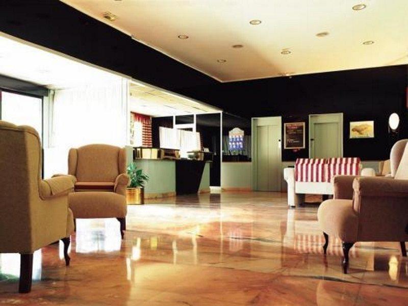 Celuisma Torrelavega Hotel Bagian luar foto