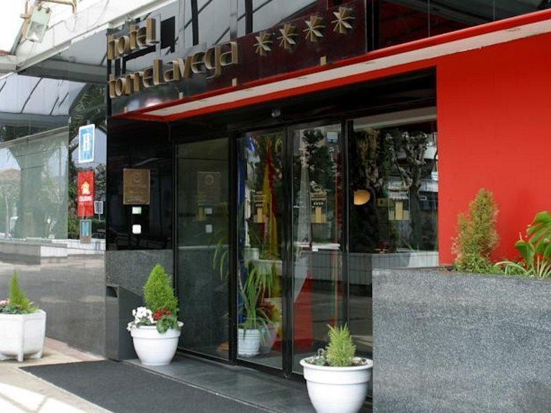 Celuisma Torrelavega Hotel Bagian luar foto