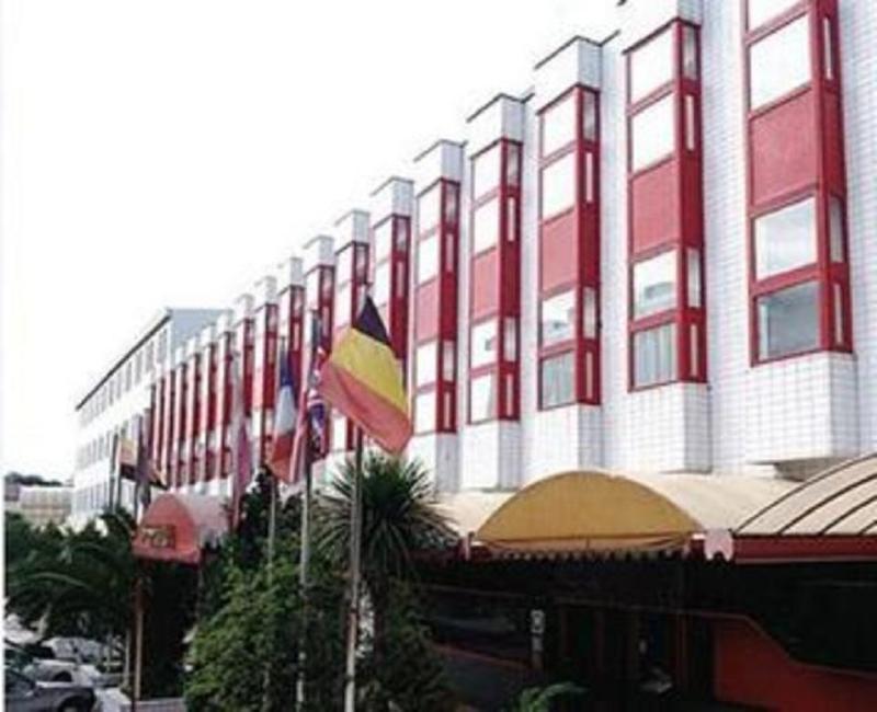 Celuisma Torrelavega Hotel Bagian luar foto