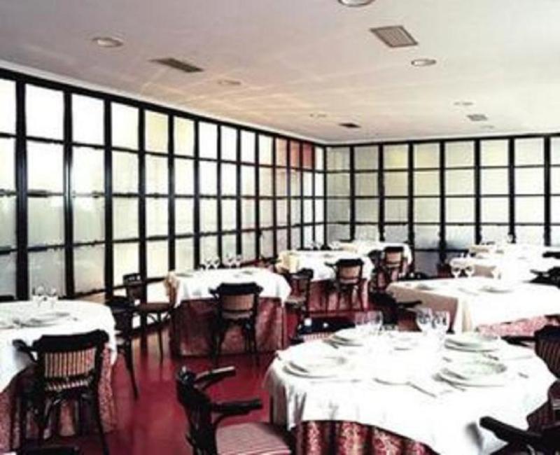 Celuisma Torrelavega Hotel Bagian luar foto