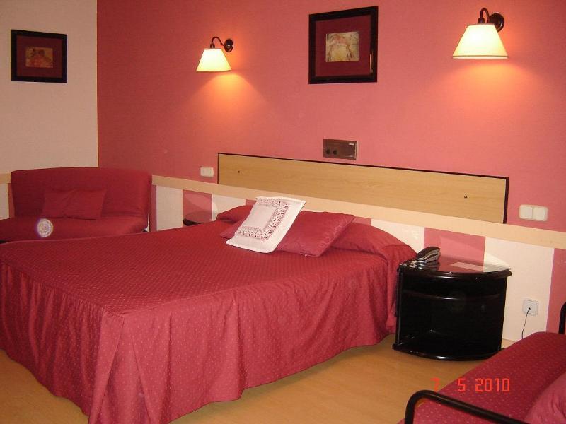 Celuisma Torrelavega Hotel Bagian luar foto